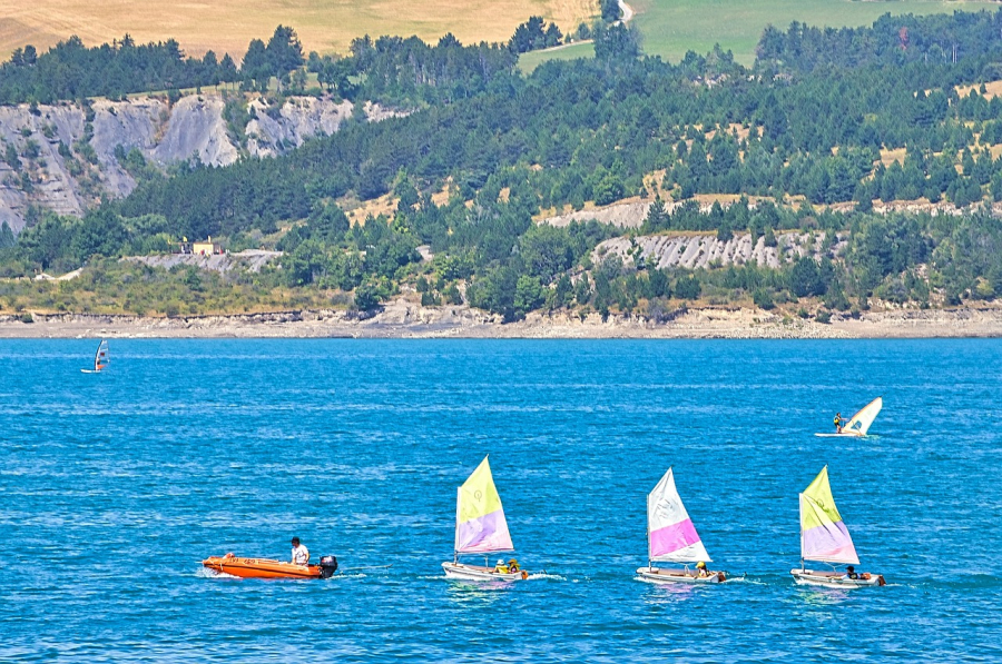 lac de serre ponçon près des sites de camping 